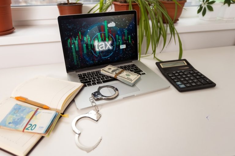 What to do in the event of tax identity theft?